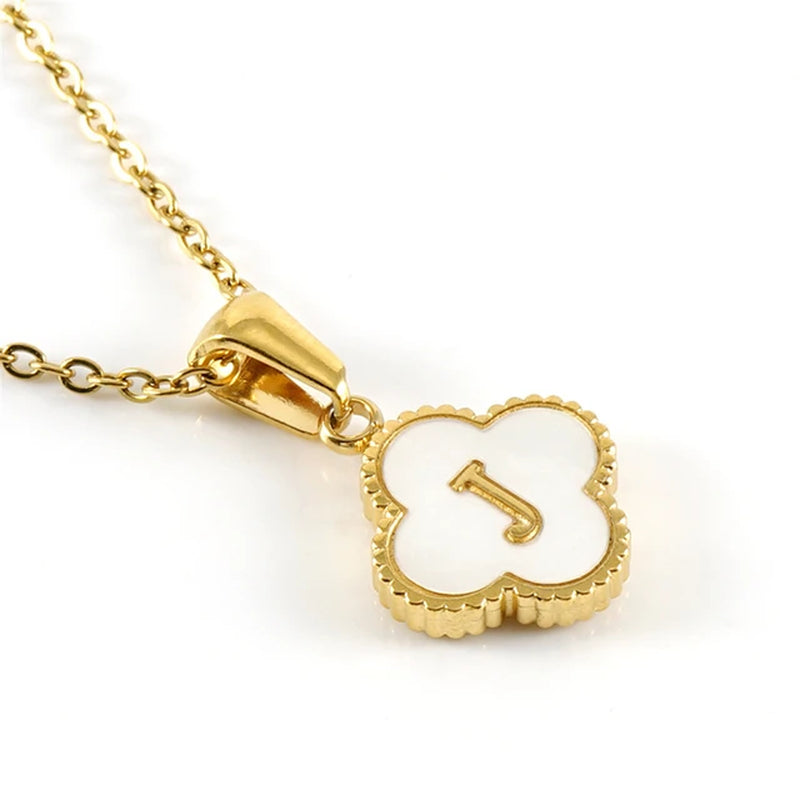 Collier initiale en forme de trèfle