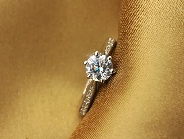 Bague solitaire argent 925 avec zircon brillant