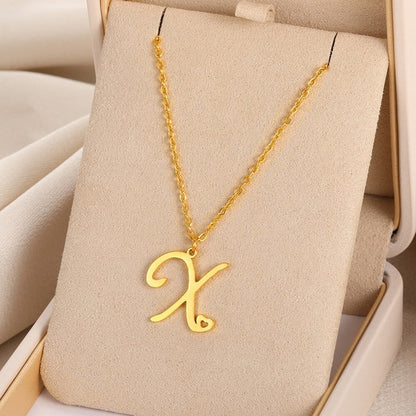 Colliers avec pendentif initiale en lettre cursive
