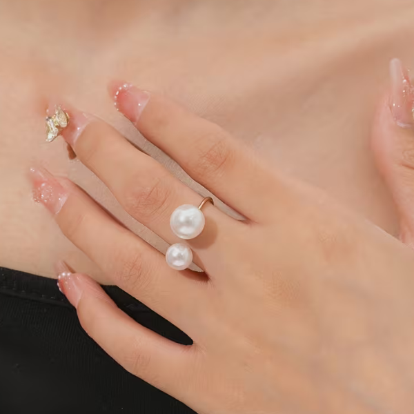Bague ajustable élégante à double perle