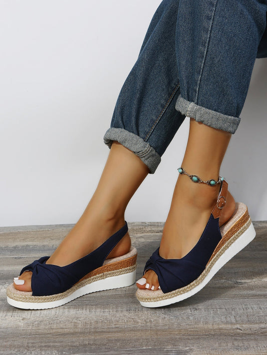 Alba – Sandales à coin avec boucle ajustable pour femme moderne