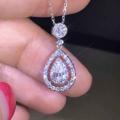 Collier Charlotte avec pendentif en forme de larme