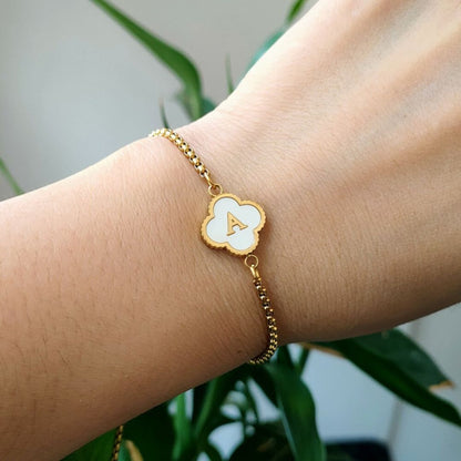 Bracelet personnalisé initiale en forme de trèfle