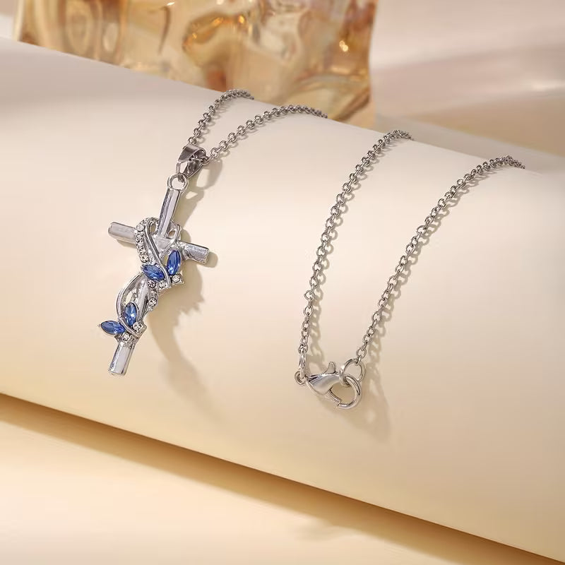 Collier pendentif Croix papillon