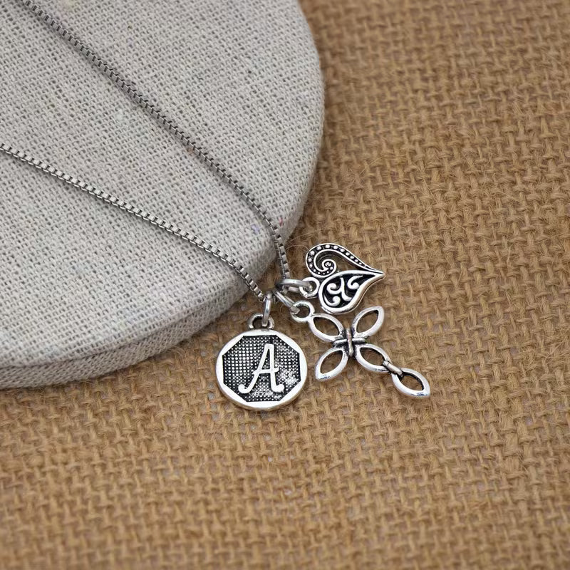 Collier Croix et cœur avec initiale