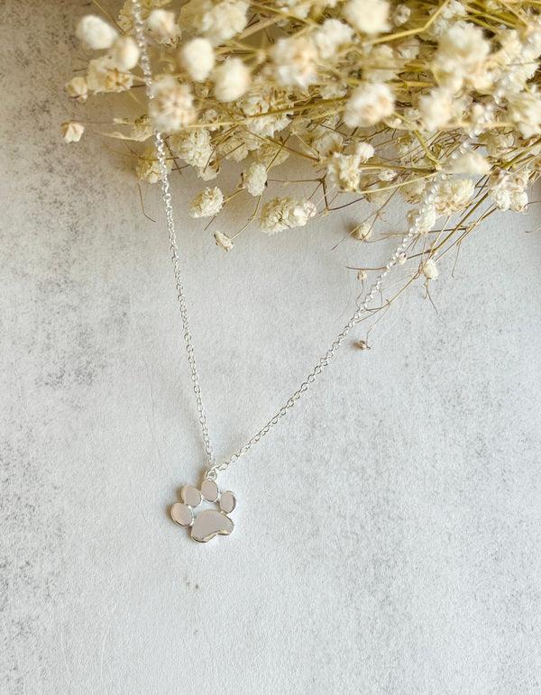 Élégant Collier Patte Argent – Acier Inoxydable