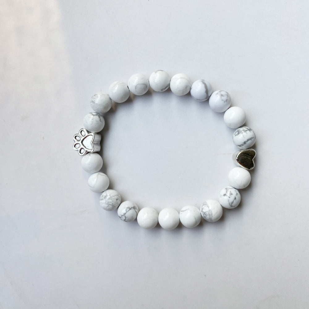 Bracelet Pierre Gemme Naturelle avec Charme Patte et Cœur – Design Artisanal