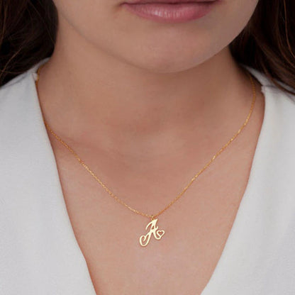 Colliers avec pendentif initiale en lettre cursive