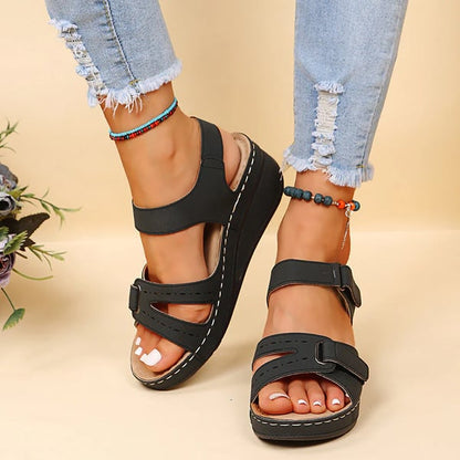 Romina – Sandales romaines avec velcro et design classique pour femme