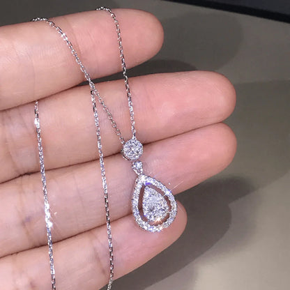 Collier Charlotte avec pendentif en forme de larme