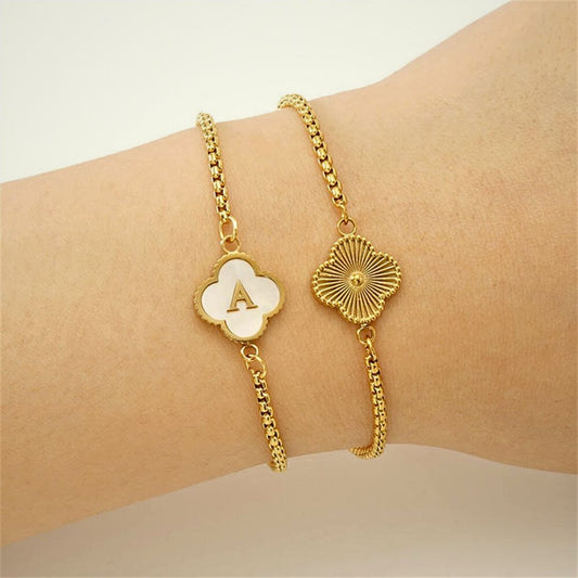 Bracelet personnalisé initiale en forme de trèfle