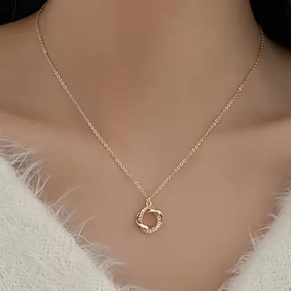 Collier élégant doré avec pendentif
