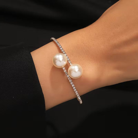 Bracelet élégant en perles et zirconites