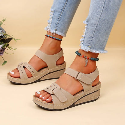 Romina – Sandales romaines avec velcro et design classique pour femme