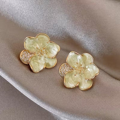 Boucles d'oreilles pendantes modernes élégantes en forme de fleur
