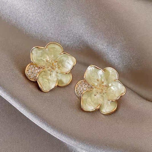 Boucles d'oreilles pendantes modernes élégantes en forme de fleur