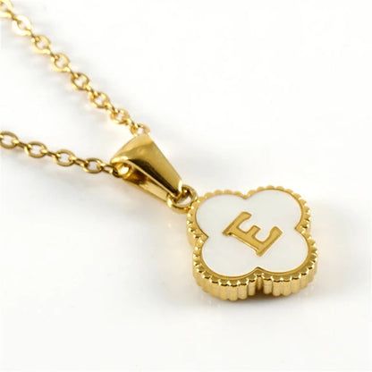 Collier initiale en forme de trèfle