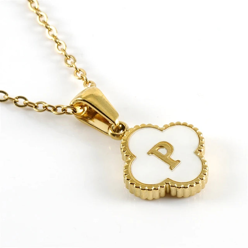 Collier initiale en forme de trèfle