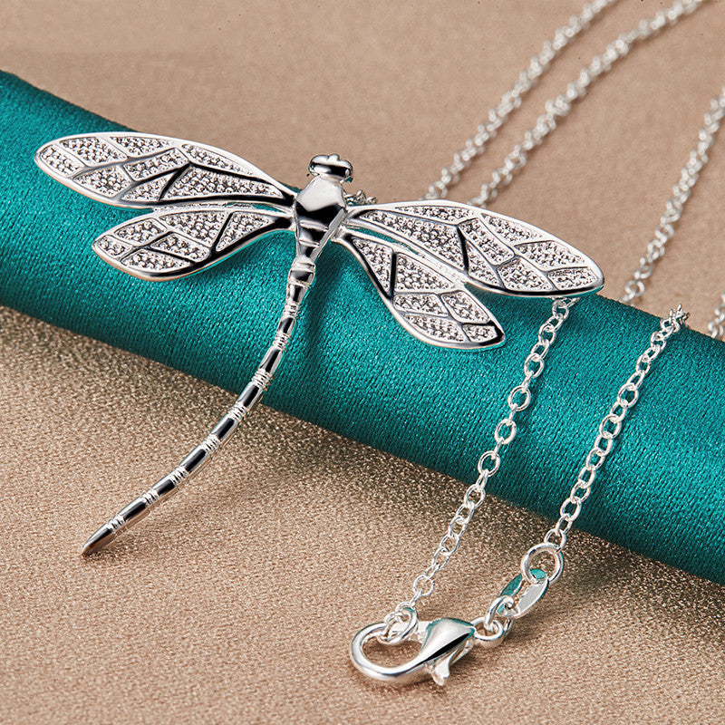 Collier Libellule en Argent Sterling – Symbole de Grâce et de Transformation