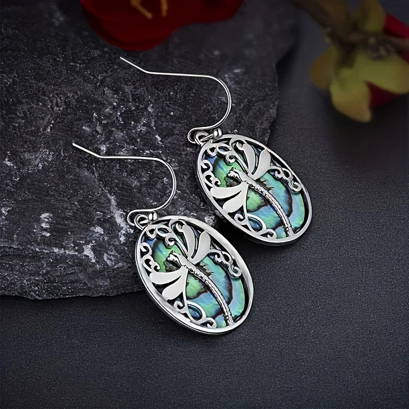 Boucles d'oreilles Libellule en Nacre – Symbole de Renouveau et de Grâce