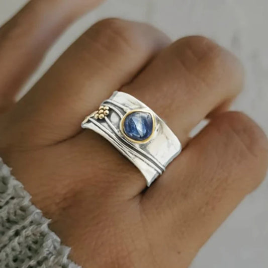 Bague vintage en argent avec cristal bleu