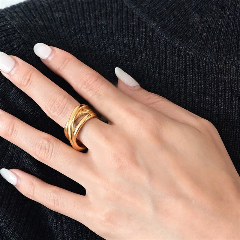 Bague couches délicates avec design disruptif