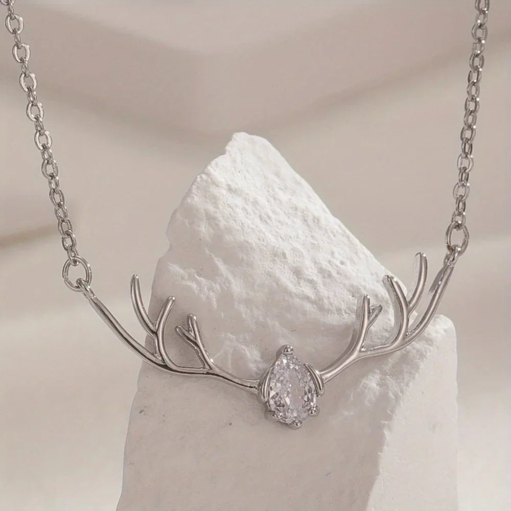 Collier Bois de Cerf avec Délicat Charme Cœur