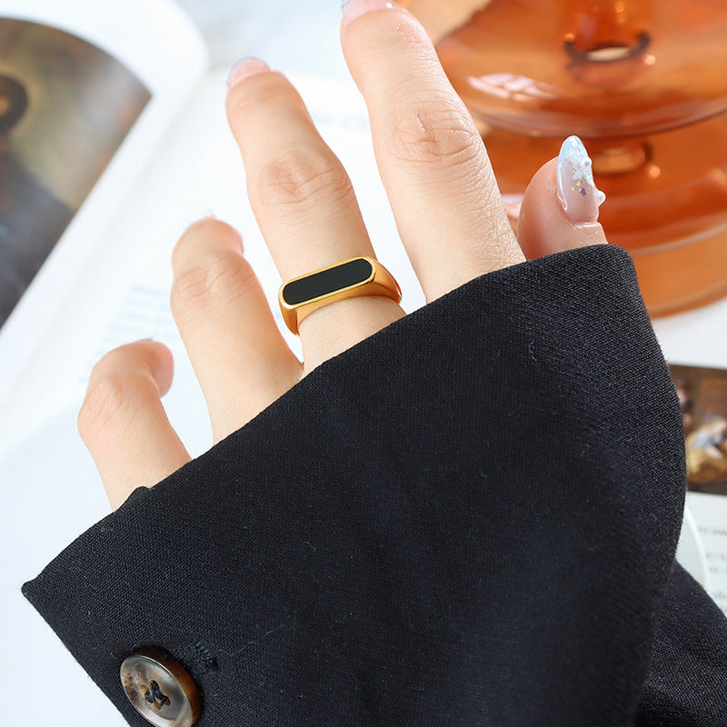 Bague onyx dorée Brenda