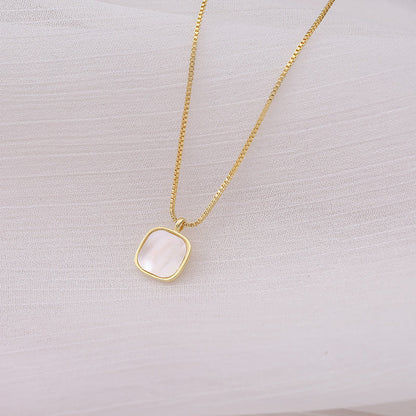 Collier de perles avec chaîne dorée Sophie