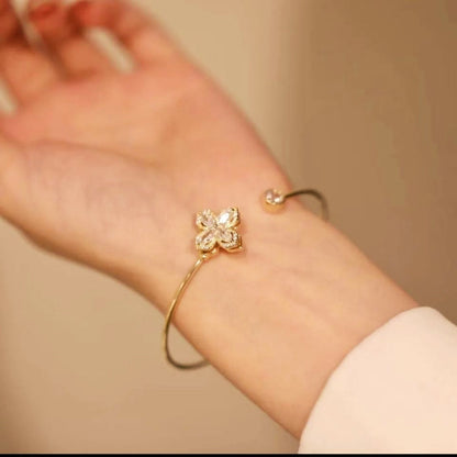 Bracelet tournant pétales brillants