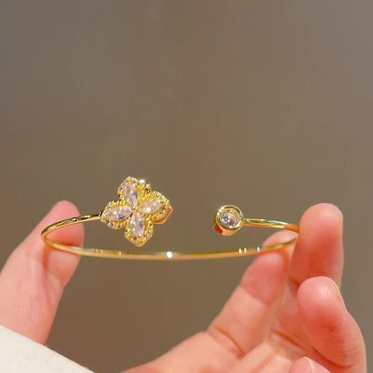 Bracelet tournant pétales brillants