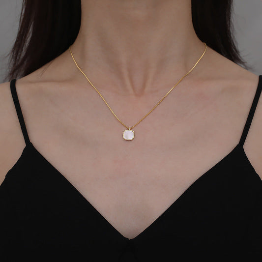 Collier de perles avec chaîne dorée Sophie
