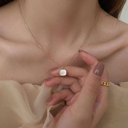 Collier de perles avec chaîne dorée Sophie