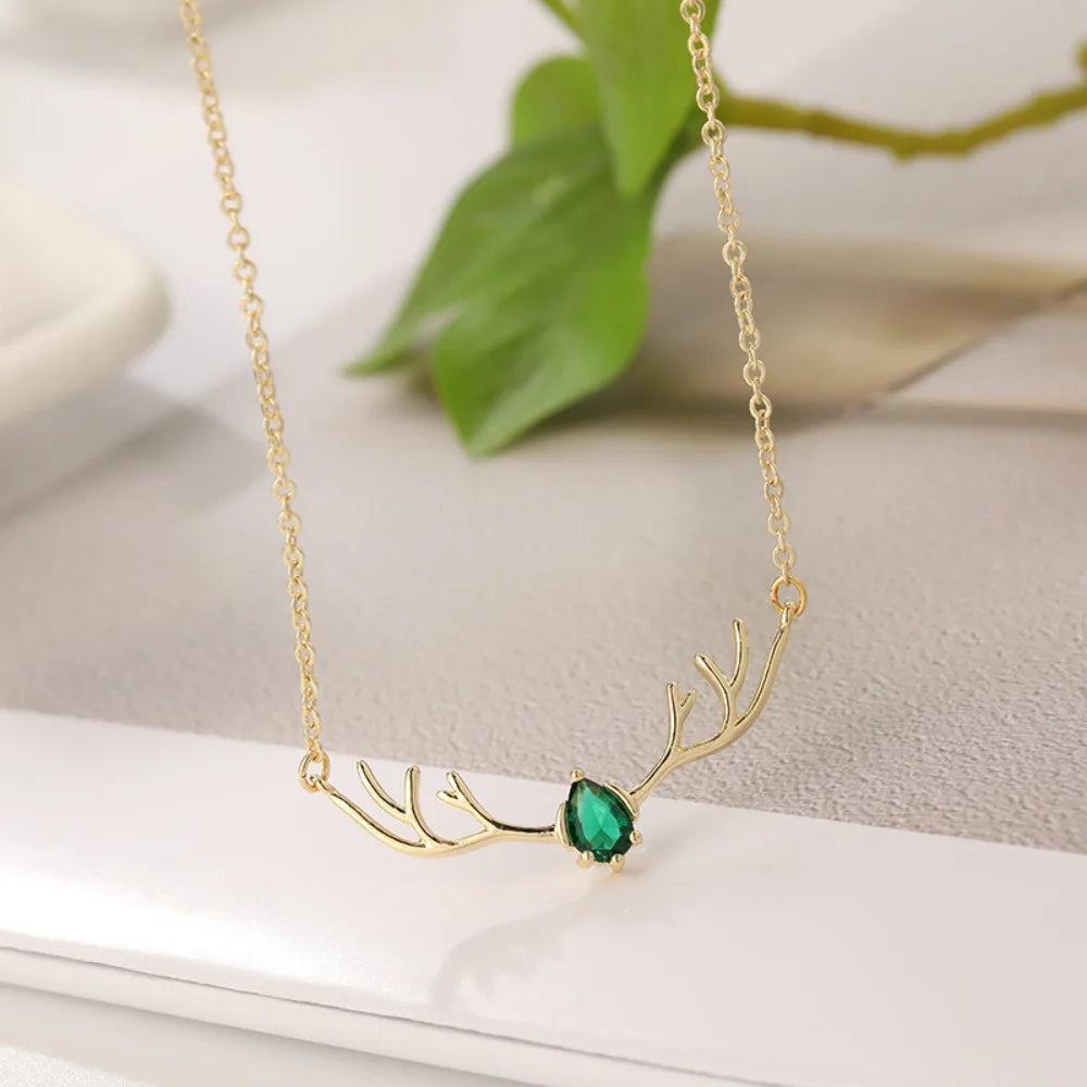 Collier Bois de Cerf avec Délicat Charme Cœur