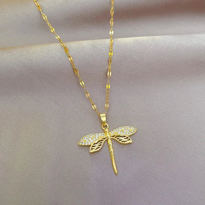 Collier Libellule Cristal – Symbole de Transformation et de Beauté