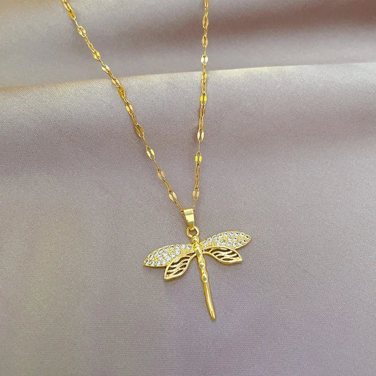 Collier Libellule Cristal – Symbole de Transformation et de Beauté