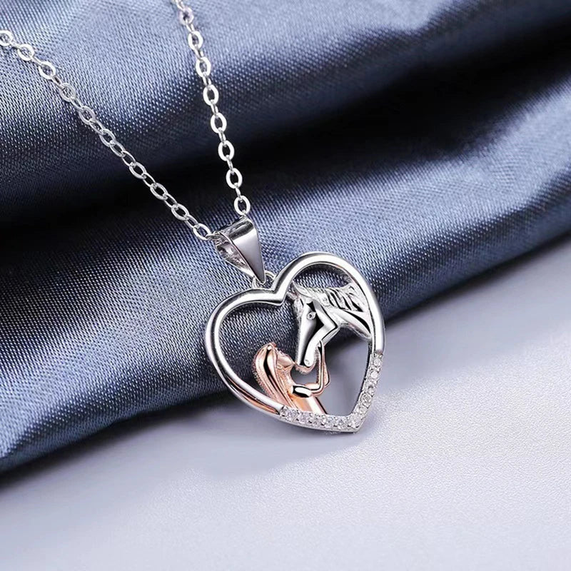 Magnifique Collier Fille et Cheval Cœur Zircon