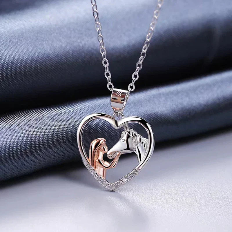 Magnifique Collier Fille et Cheval Cœur Zircon