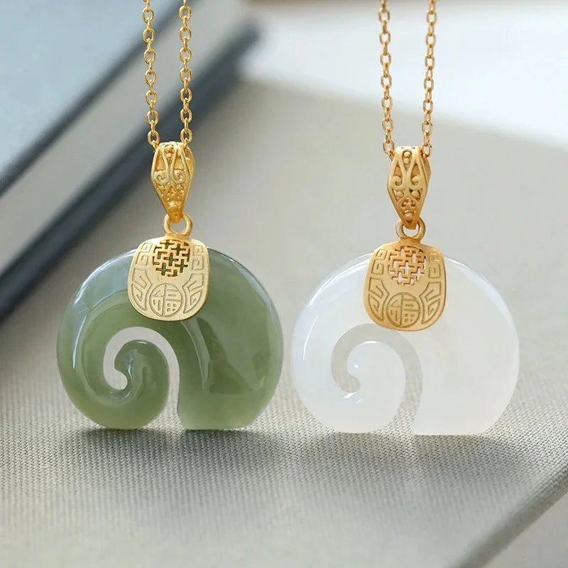 Collier Pendentif Éléphant en Jade de Hetian – Chaîne Placée Or 18K pour Femme