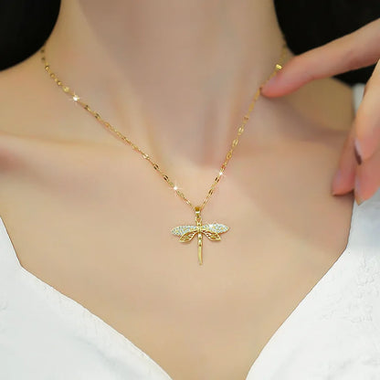 Collier Libellule Cristal – Symbole de Transformation et de Beauté