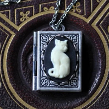 Collier Pendentif Livre Chat Vintage – Design de Page Tournante