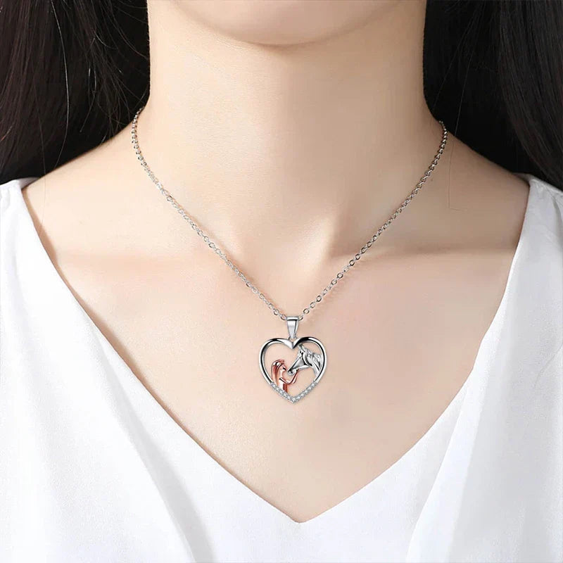 Magnifique Collier Fille et Cheval Cœur Zircon