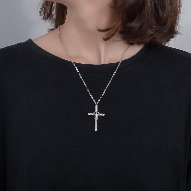 Collier croix bénie avec cœur de zircones