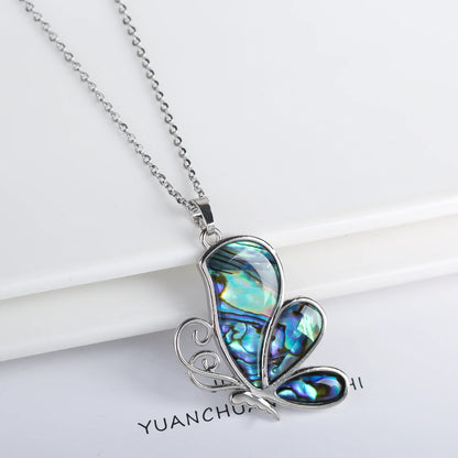 Collier Pendentif Papillon en Coquillage Naturel