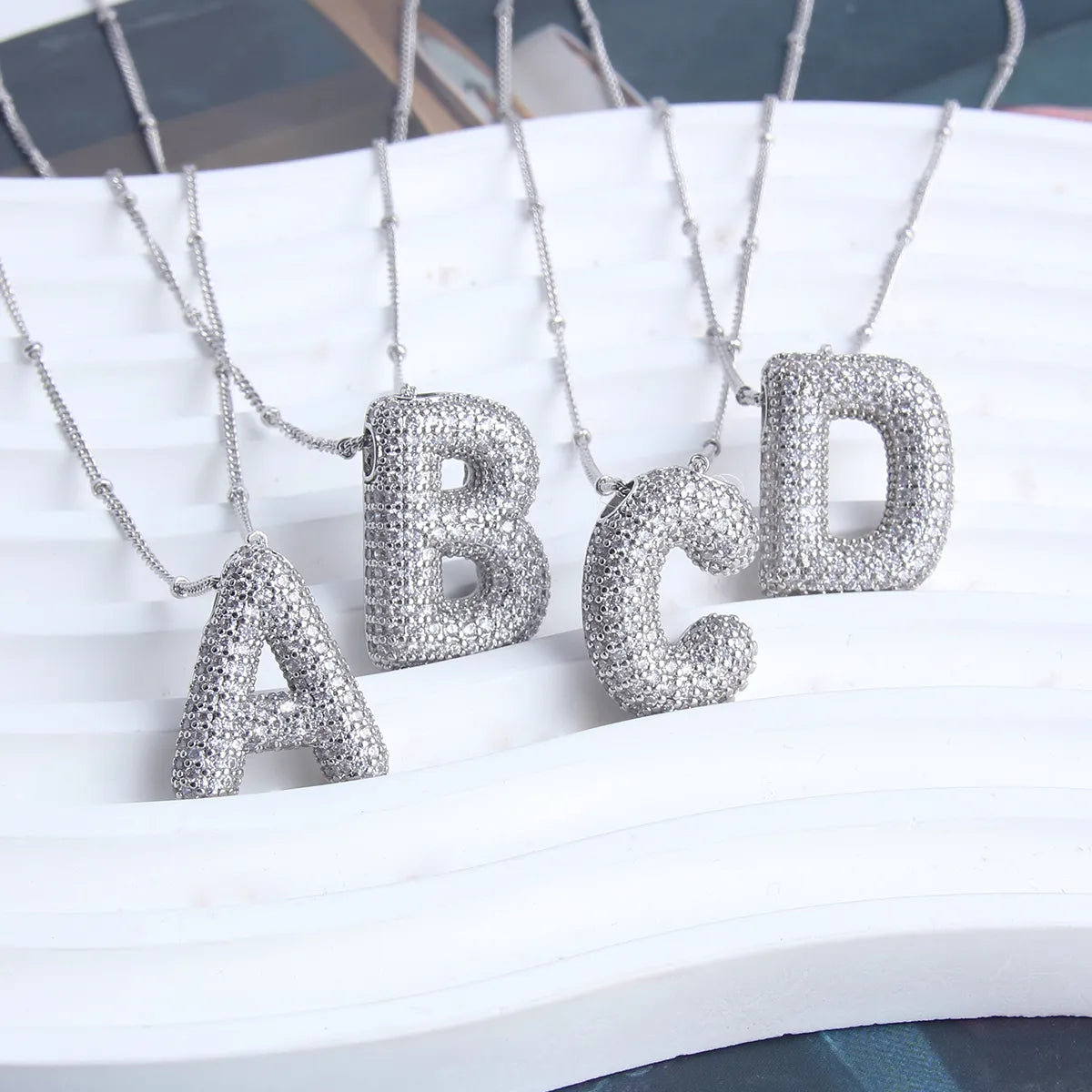 Ensemble de Collier à Lettre Initiale Bubble | Or Blanc
