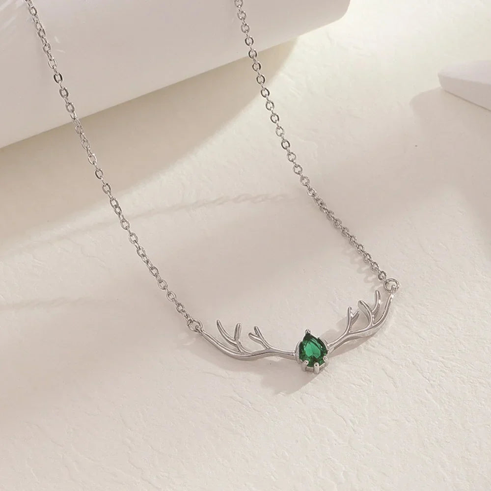 Collier Bois de Cerf avec Délicat Charme Cœur