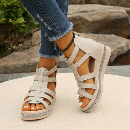 Noa – Sandales à coin avec lanières croisées pour femme