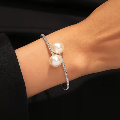 Bracelet élégant en perles et zirconites