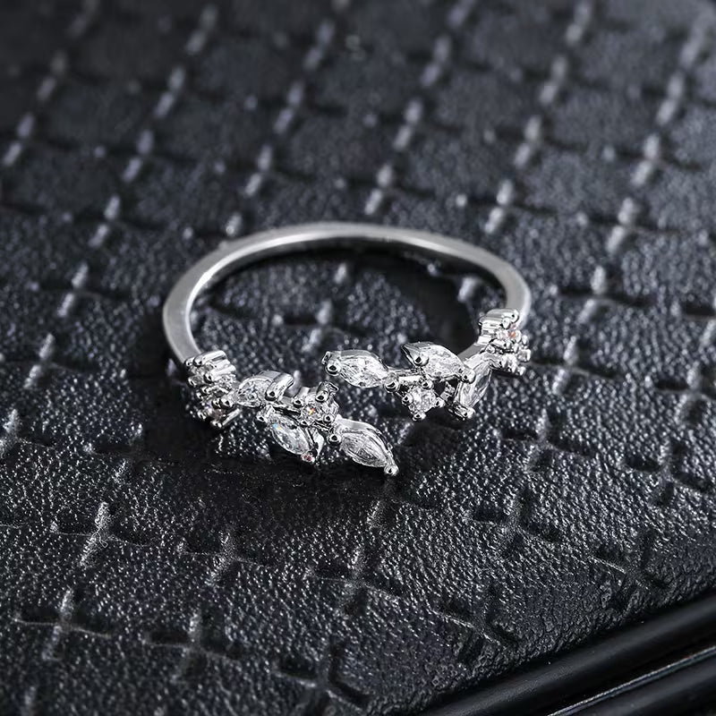 Bague élégante ajustable en zirconite