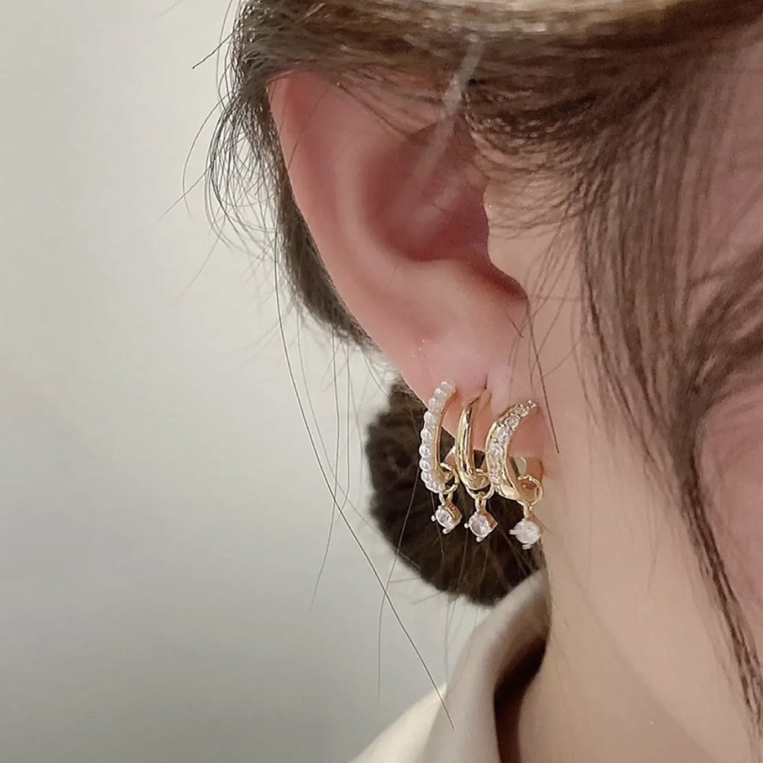 Boucles d'oreilles superposées incrustées de zircones